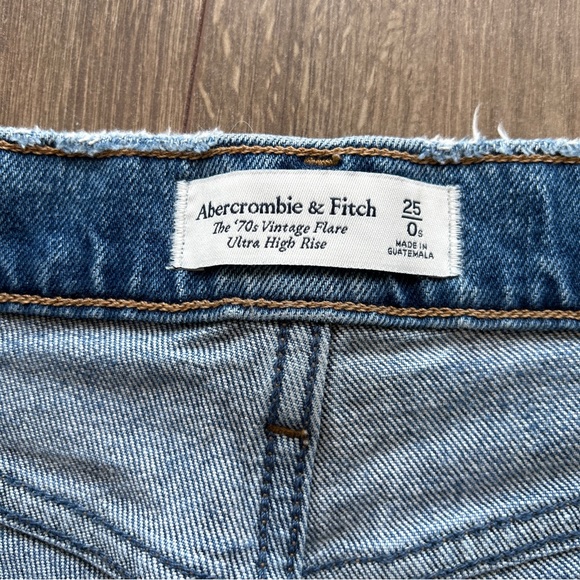 Abercrombie Ultra High Rise Vintage Flare Jean Size 25 Short - Picture 6 of 15